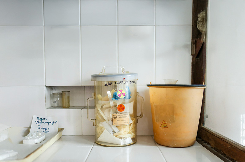 Regras de descarte de resíduos químicos e biológicos em laboratórios